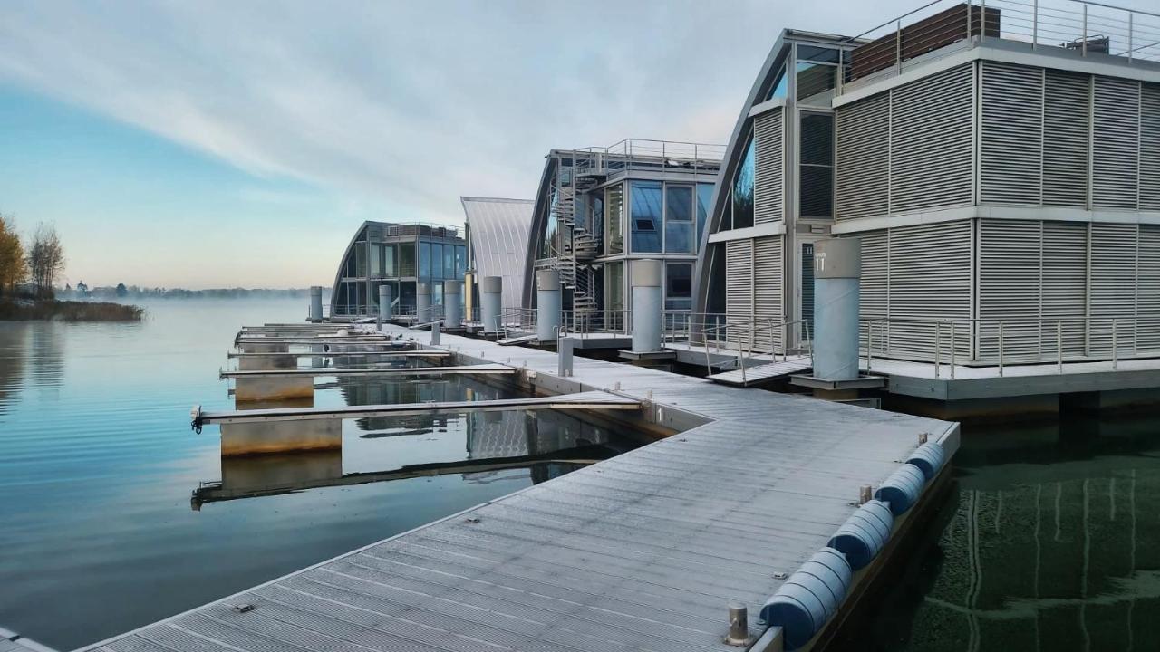 Schwimmendes Ferienhaus Sky Elsterheide Esterno foto