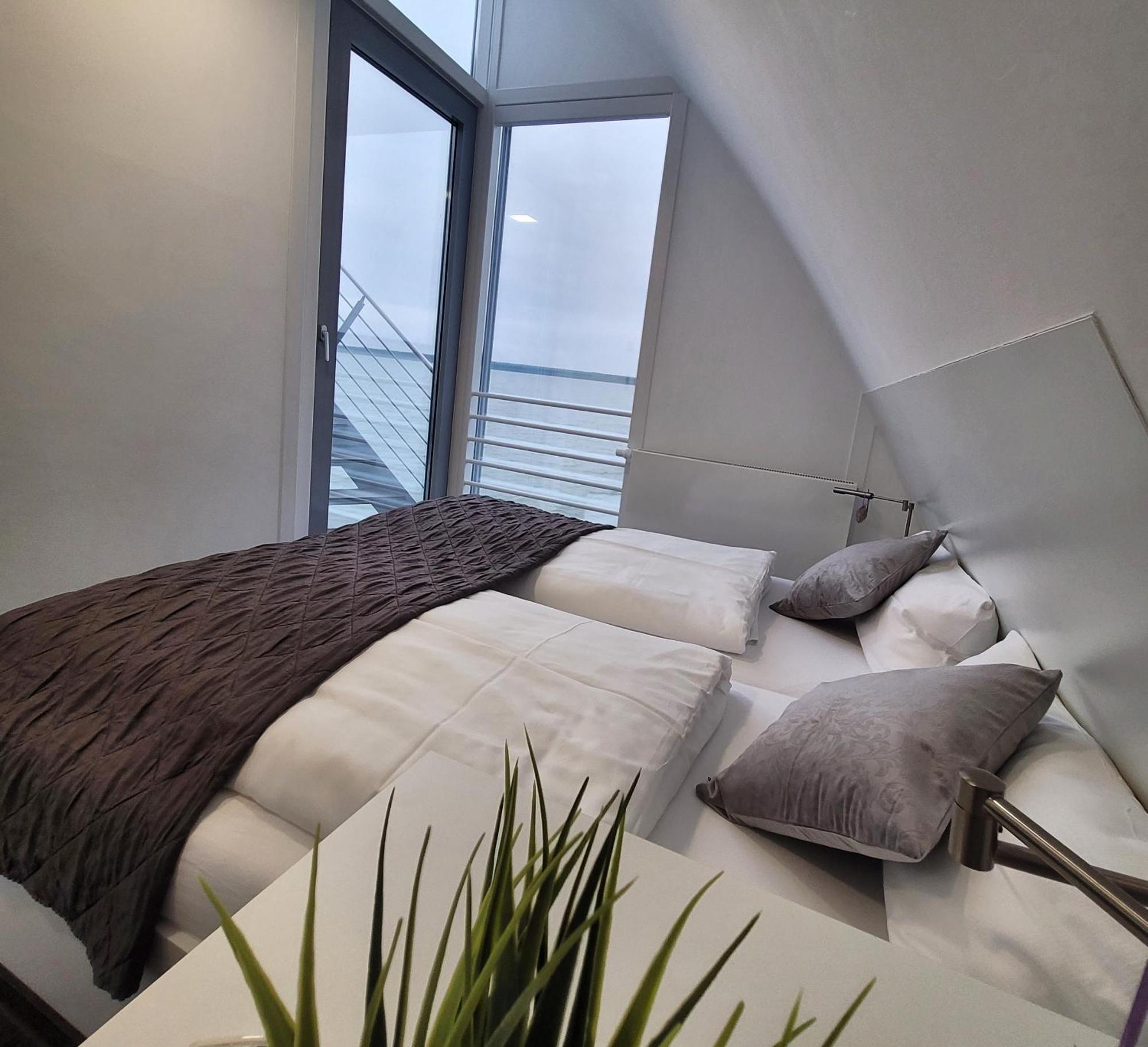 Schwimmendes Ferienhaus Sky Elsterheide Esterno foto